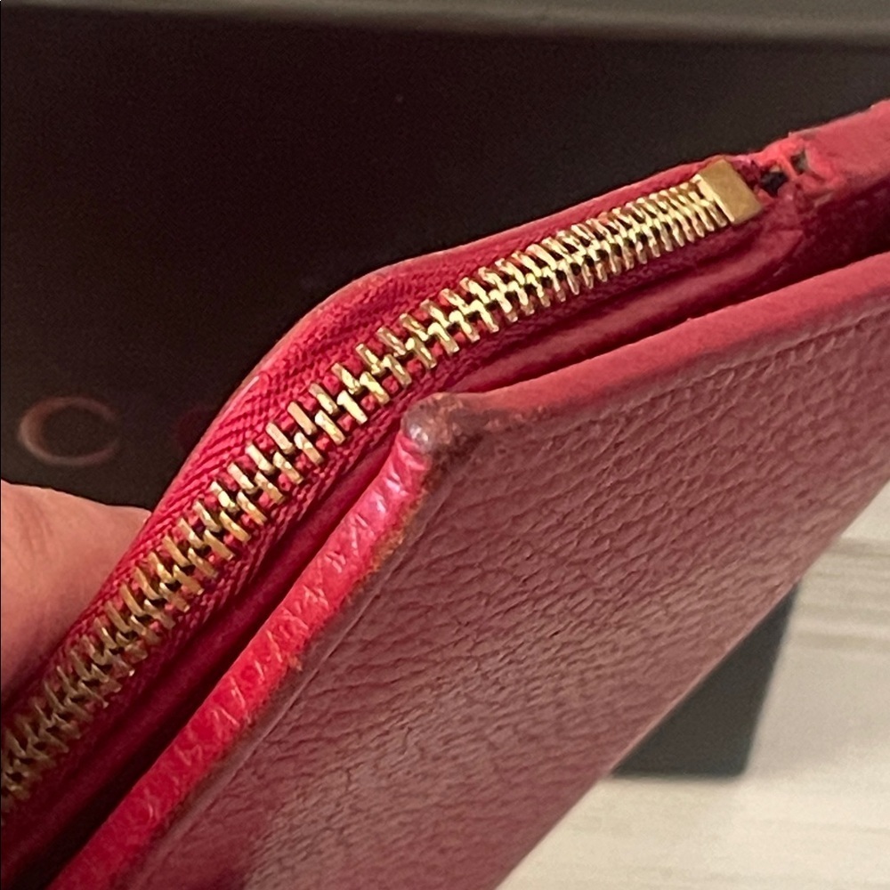 Gucci GG Marmont Red Pebbled Leather Compact Wallet. - Picture 4 of 11